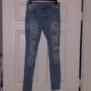 HIGH WAISTED DISTRESSED JEANS